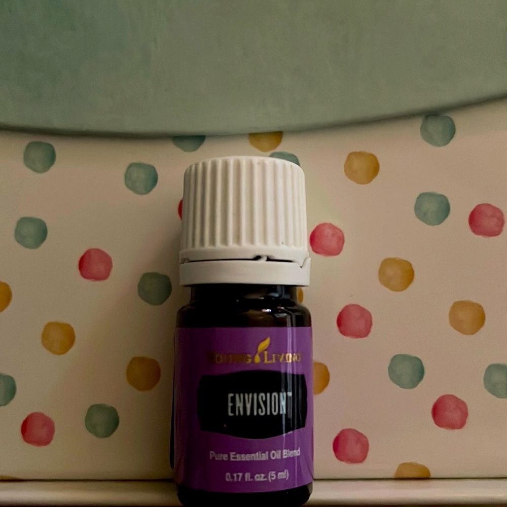 YOUNG LIVING ENVISION ESSENTIAL OIL